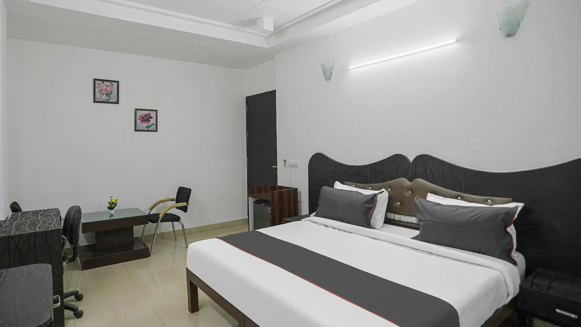 Hotel O Kanishk Inn Gurgaon 3*,