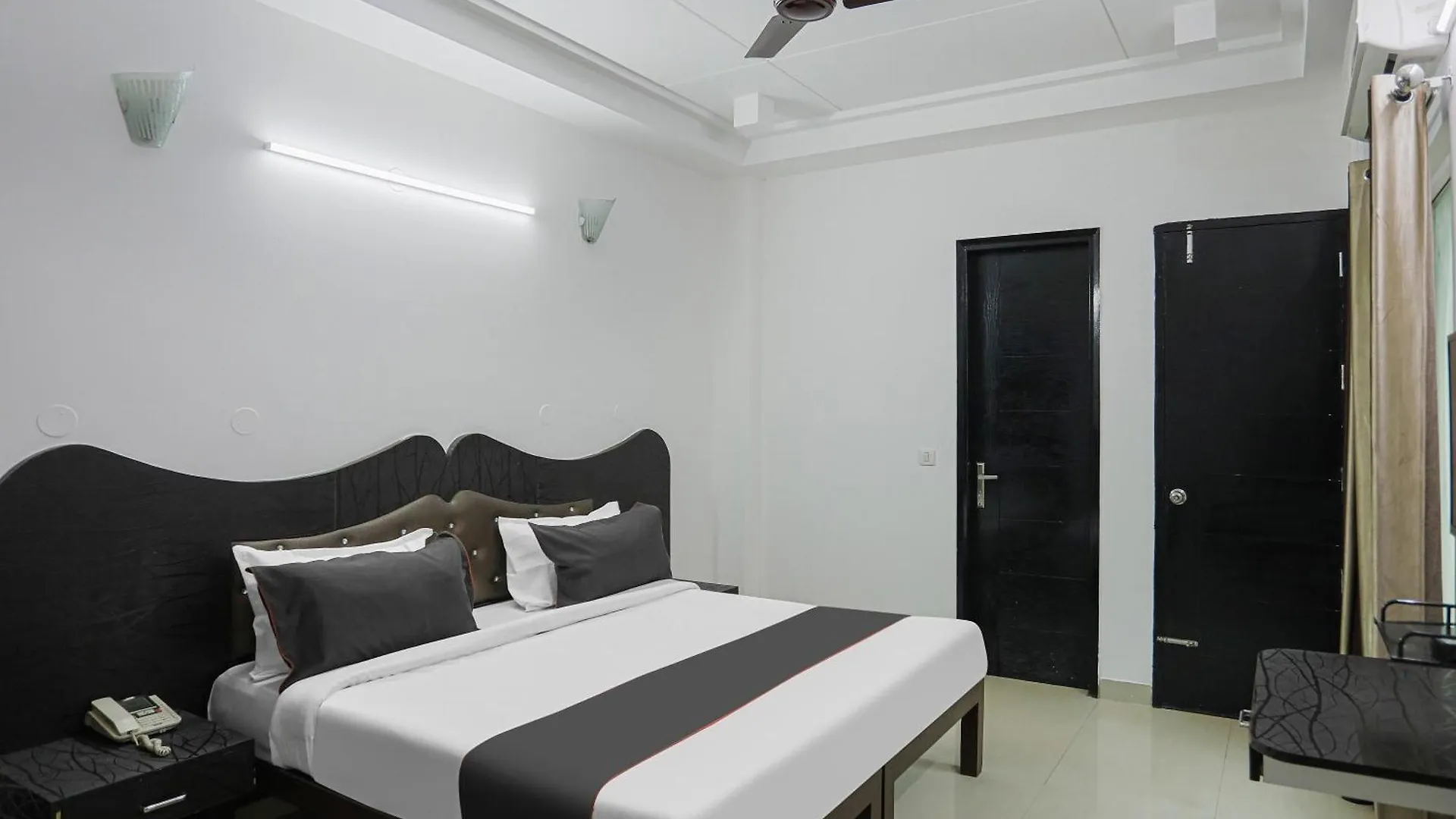 Hotel O Kanishk Inn Gurgaon 3*,